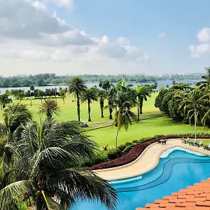 https://orchid-country-club.singapore-best-hotels.net